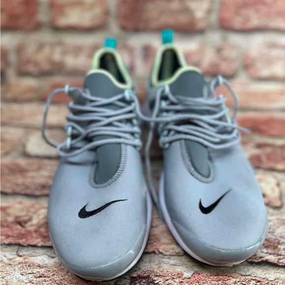 Nike womens shoes - Picture 4 of 10